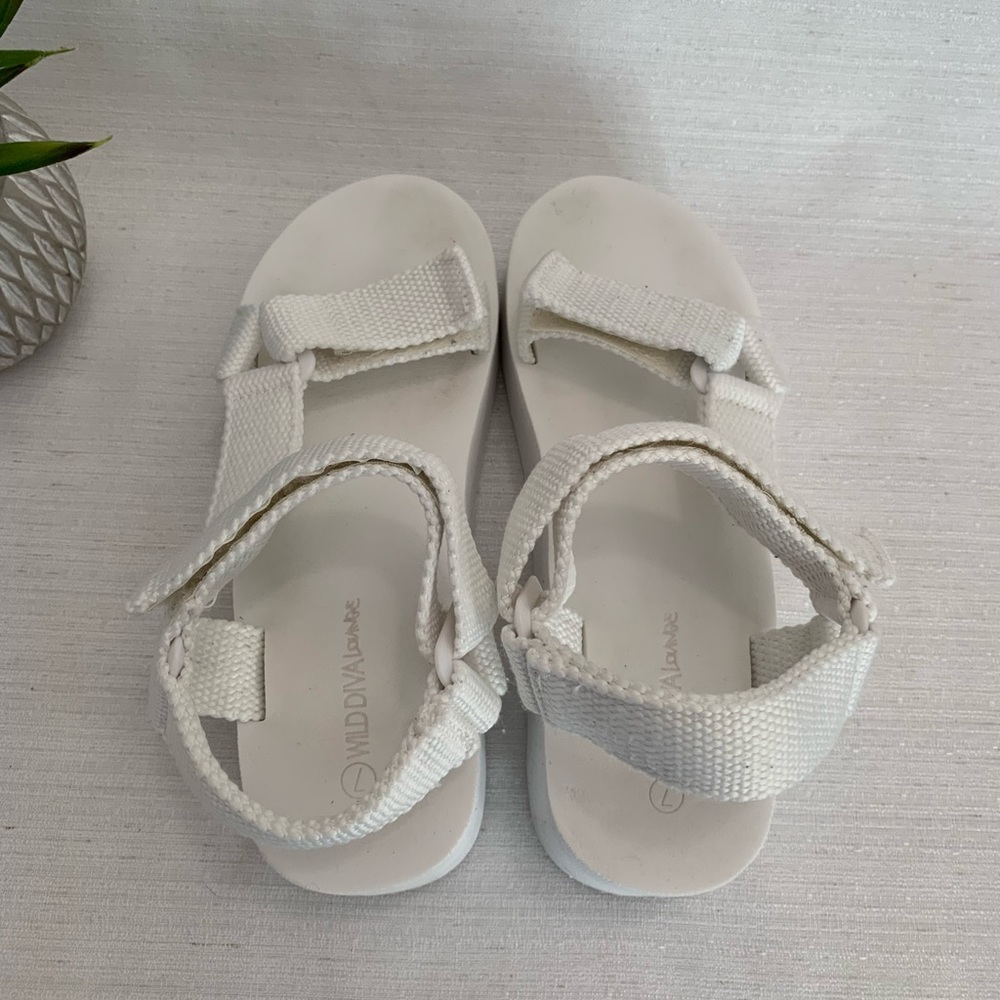 Wild Diva Lounge Sassy White Yoga Mat Platform Sandals Woman’s 7 - Picture 8 of 12